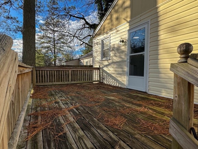 Building Photo - 305 Stonewall Ave