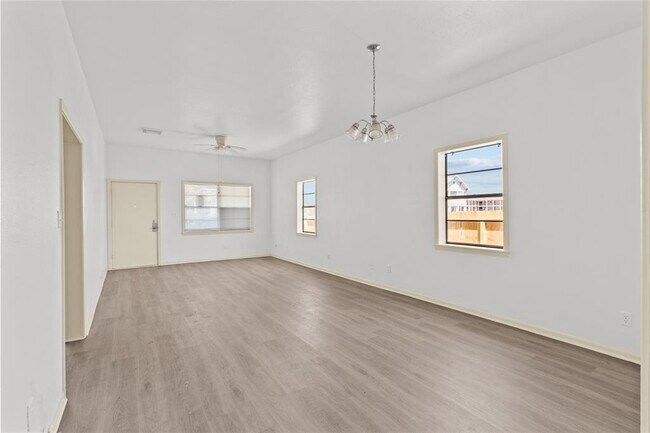 Building Photo - 1521 Avenue O