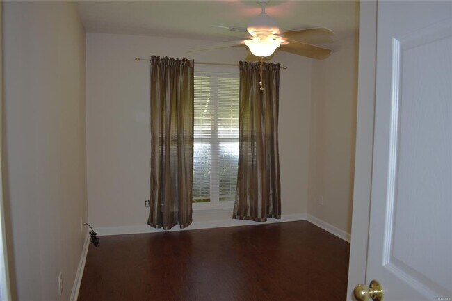 Building Photo - 1715 Young Pointe Blvd