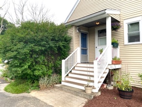 Building Photo - 337 Village St