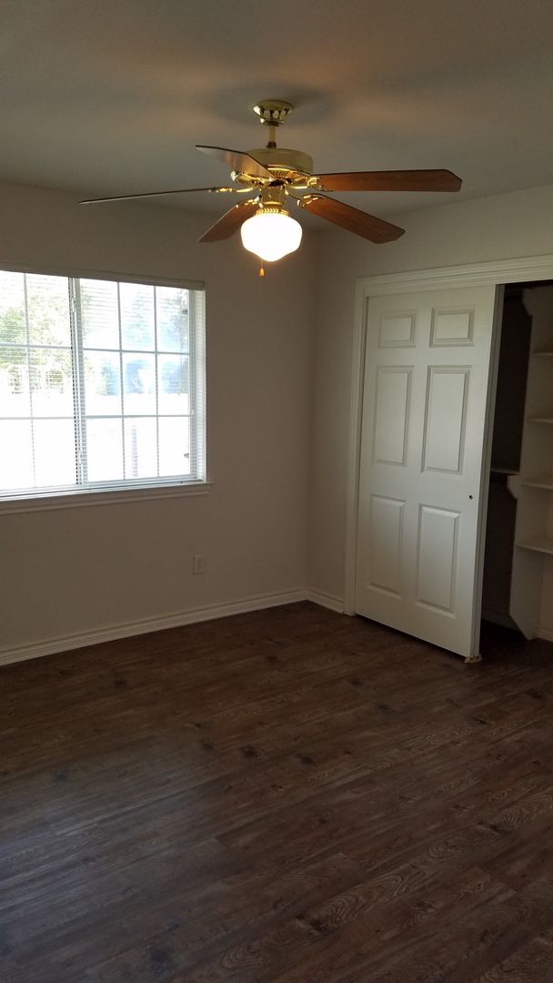 Building Photo - 2300-2302 Pronghorn Lane