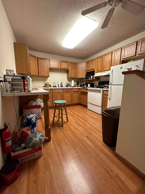 Building Photo - 320 Oak Ave N