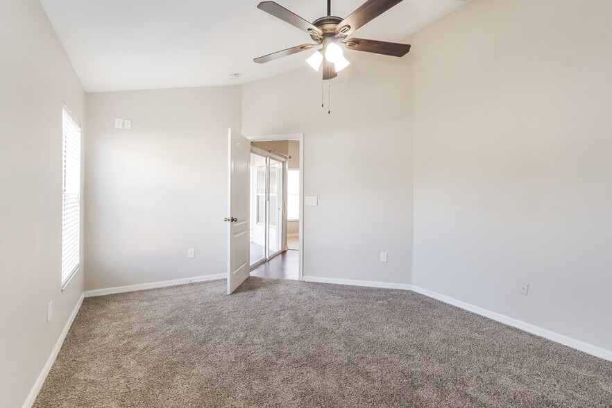 Building Photo - 3832 Washburn Pl