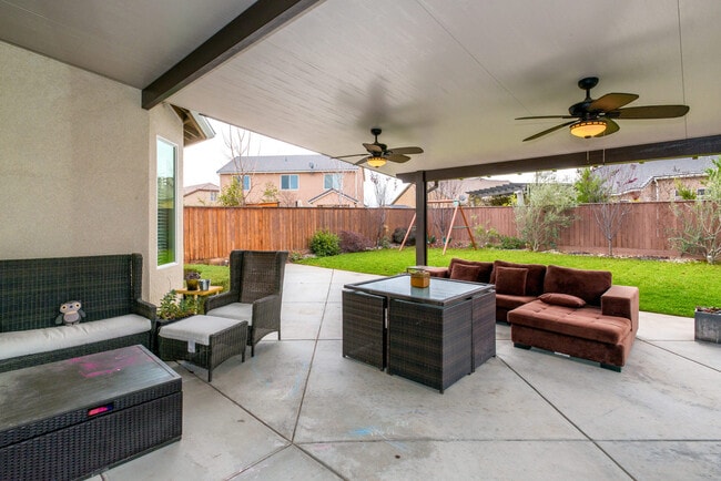 Building Photo - Pristine Harlan Ranch Home