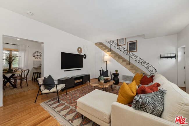 Building Photo - 464 N Harper Ave