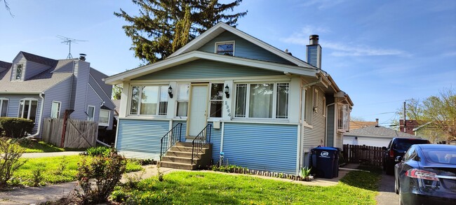 Primary Photo - 1364 Harding Ave