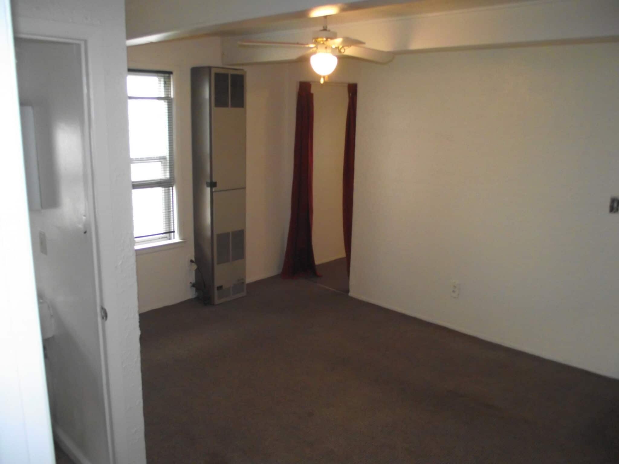 Building Photo - 403 E Saratoga St