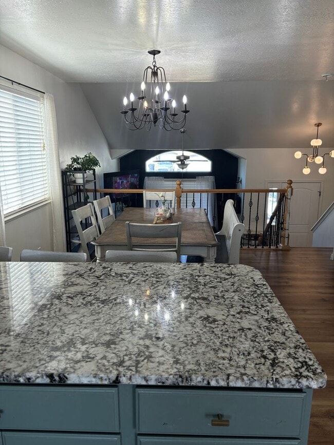 Building Photo - Spacious 5-Bedroom Haven with 3 Full Baths...