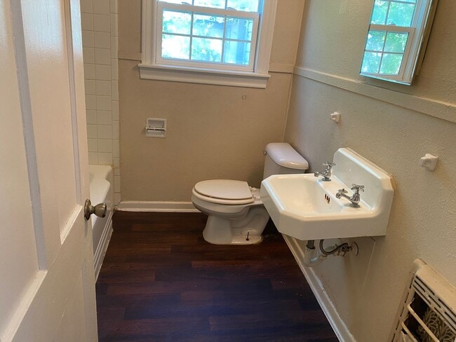 Building Photo - 450 Overhill Dr