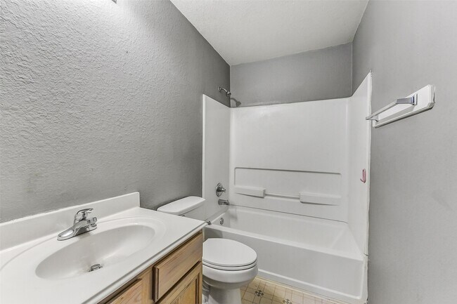 Building Photo - 13518 Woodring Ct