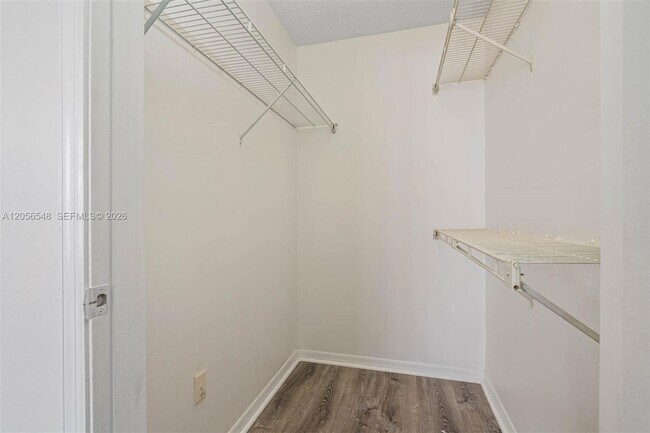 Building Photo - 1000 W Horatio St