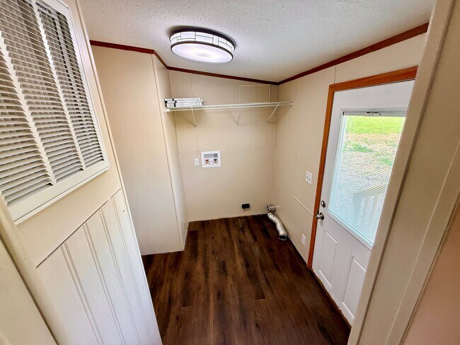 Building Photo - 2948 Ellejoy Rd