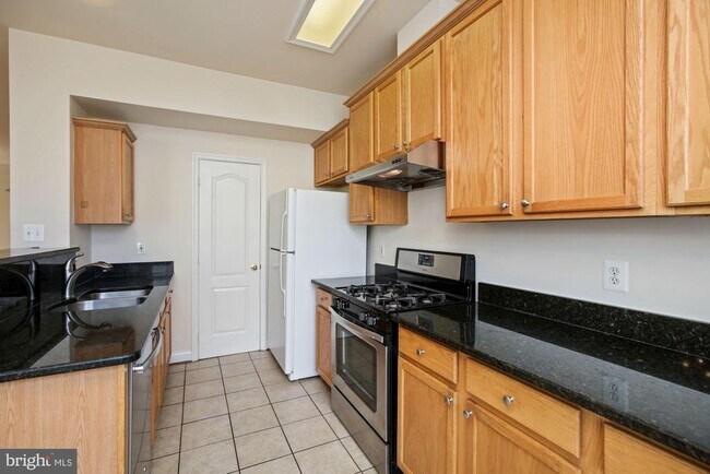 Building Photo - 207 Garden View Way