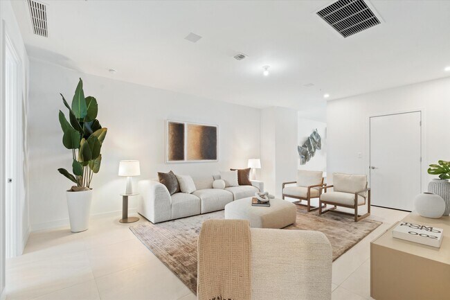 Building Photo - 900 N Ocean Blvd