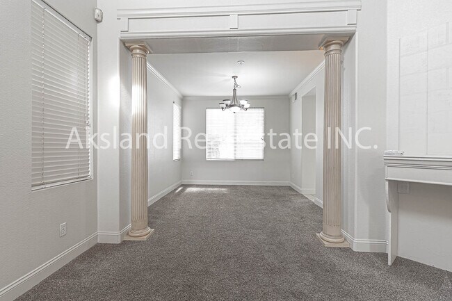 Building Photo - 813 Boulder Ave