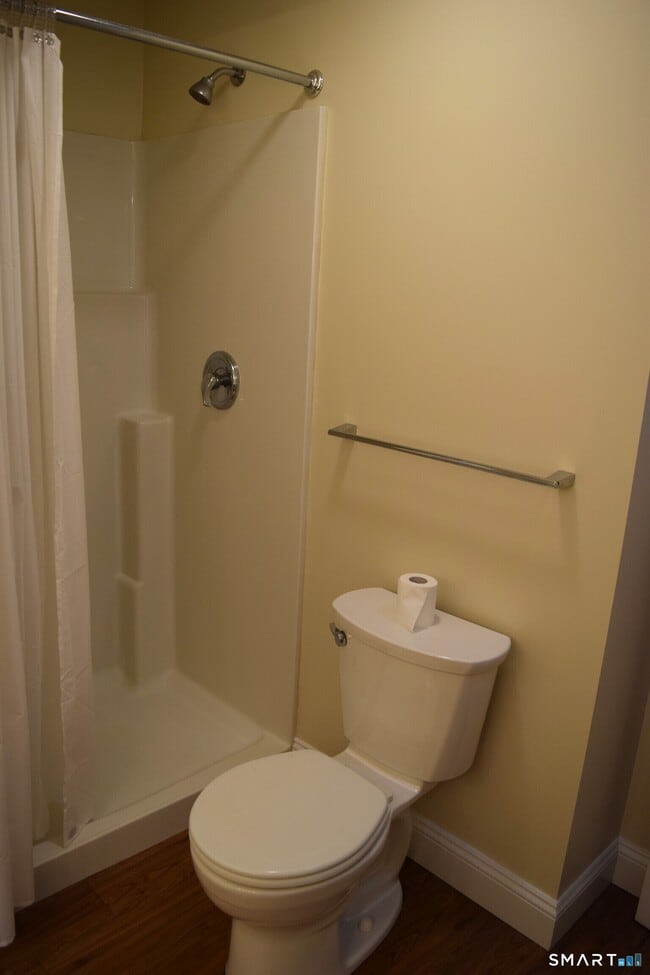 Building Photo - 47 Quassuk Rd