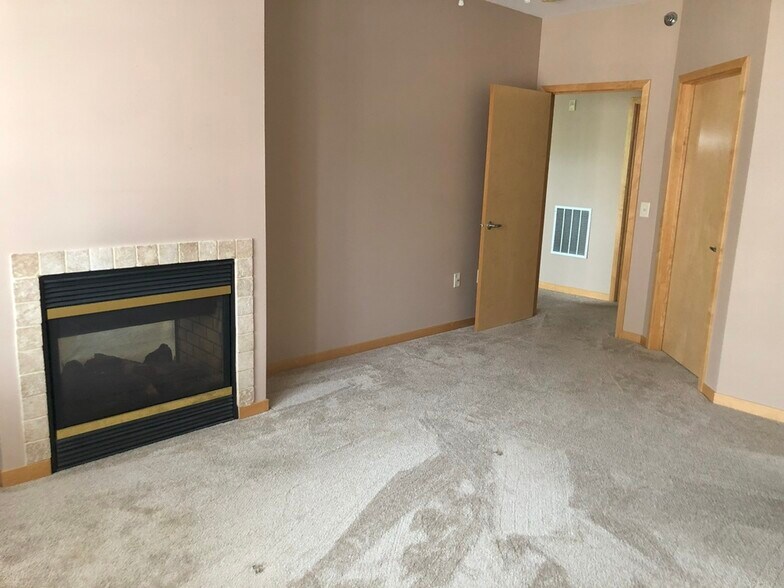 Bedroom - 201 E Lane St