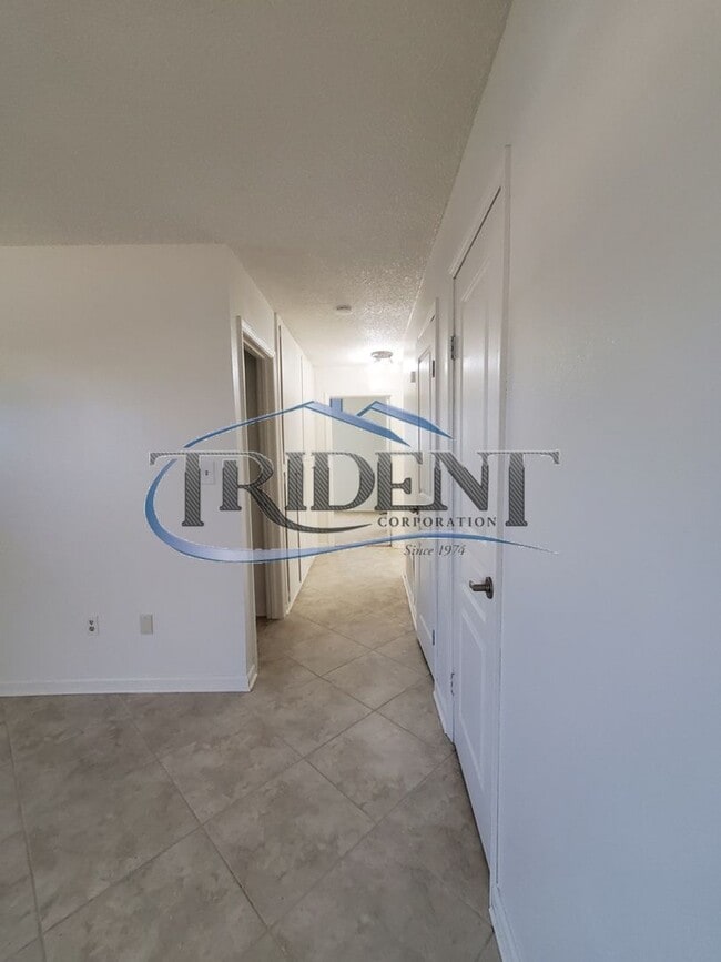 Building Photo - Cute 3 bedroom, 2 bath house