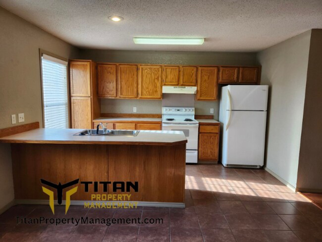 Building Photo - 3b/2b House