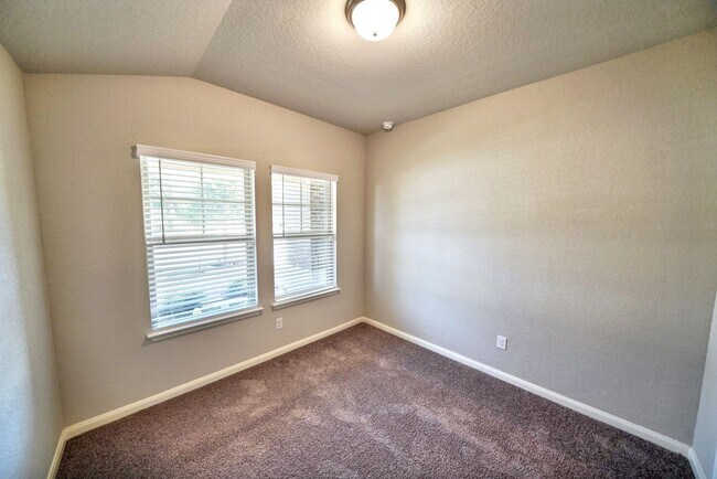 Building Photo - Gorgeous 4-Bedroom Home in Westpointe East...