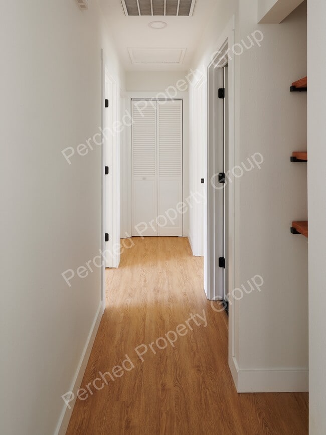 Building Photo - 1135 NE Holland St