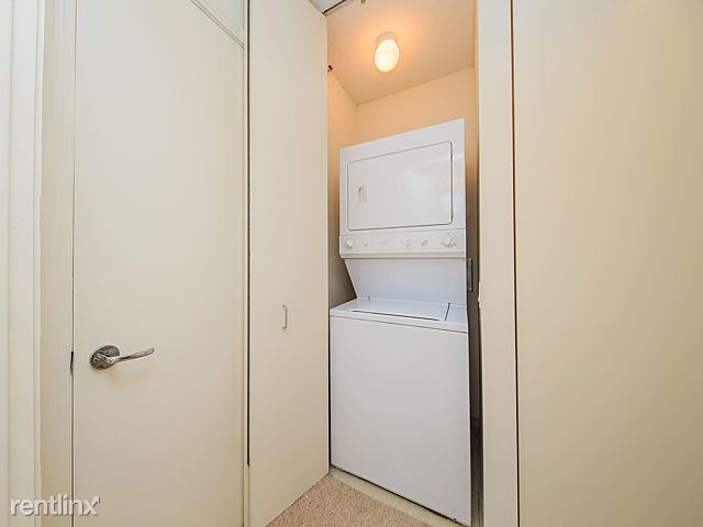Building Photo - 1 br, 1.5 bath  - 400 N La Salle Dr Apt 2005