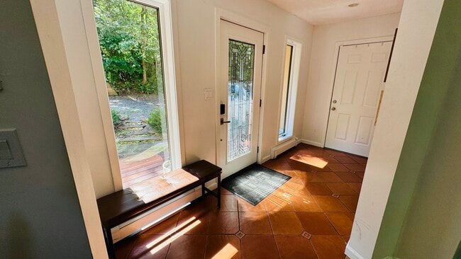 Building Photo - 96 Old Pascack Rd