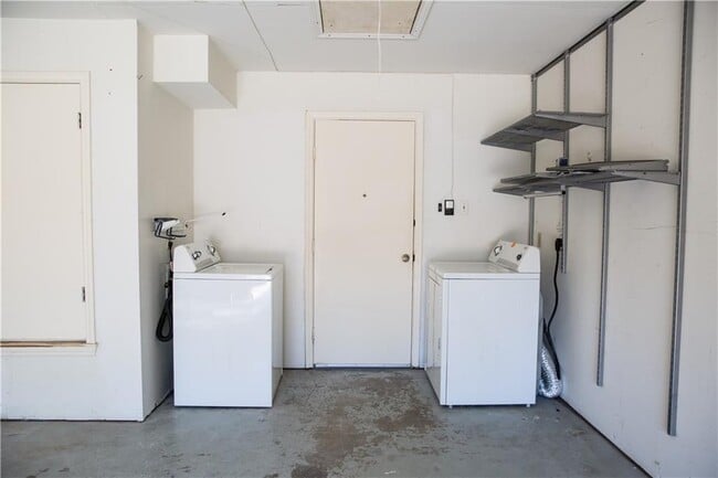 Building Photo - 5912 Shreveport Dr