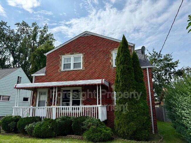 Building Photo - 654 E 240th St