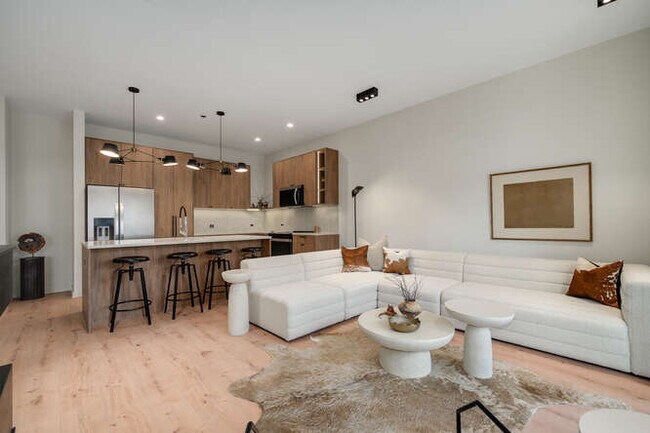 Building Photo - 1257 N Ashland Ave