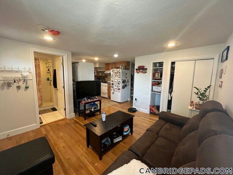 Building Photo - 23-25 Lambert St.