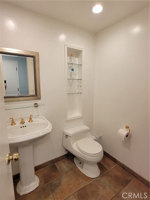 Building Photo - 27909 Ridgebluff Ct