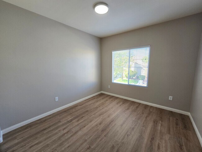 Building Photo - Rhodes Ranch 2 Story Rental
