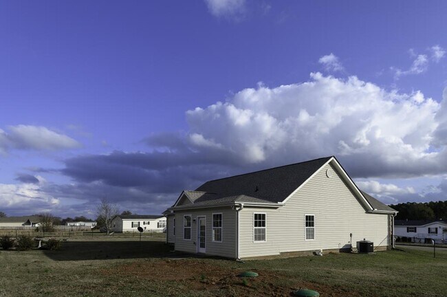 Building Photo - 307 Nile Ln