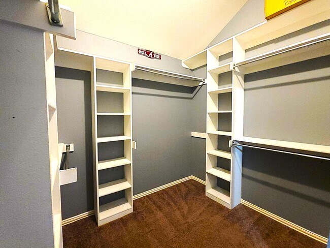 Building Photo - 3323 Mugsy Dr