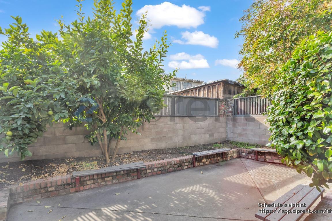 Building Photo - 669 33rd St