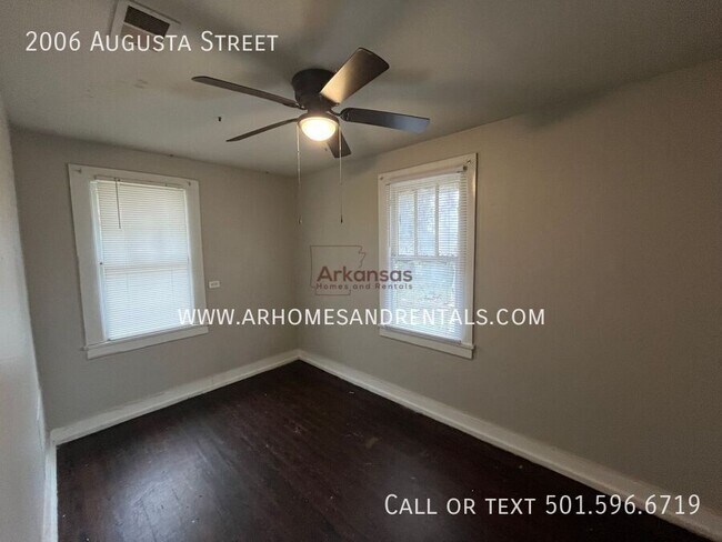 Building Photo - 2006 Augusta St