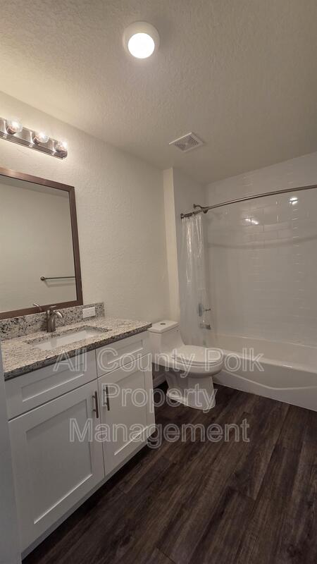 Building Photo - 915 Ariana St