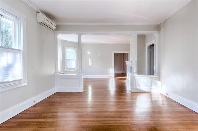 Building Photo - 128 Congdon St