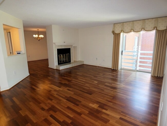 Building Photo - 380 Place Ln