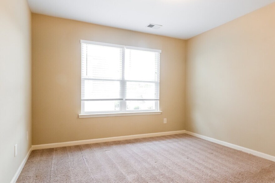 Building Photo - 107 Crescent Woode Way
