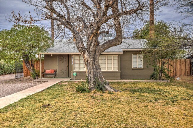 Building Photo - Vintage Ranch Home