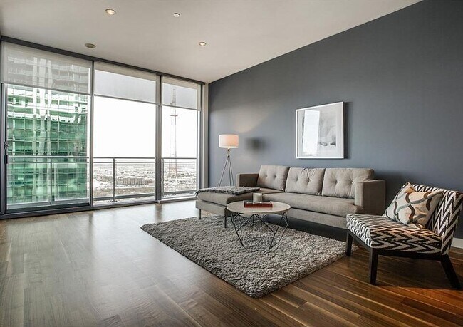 Building Photo - 2900 McKinnon-161.4