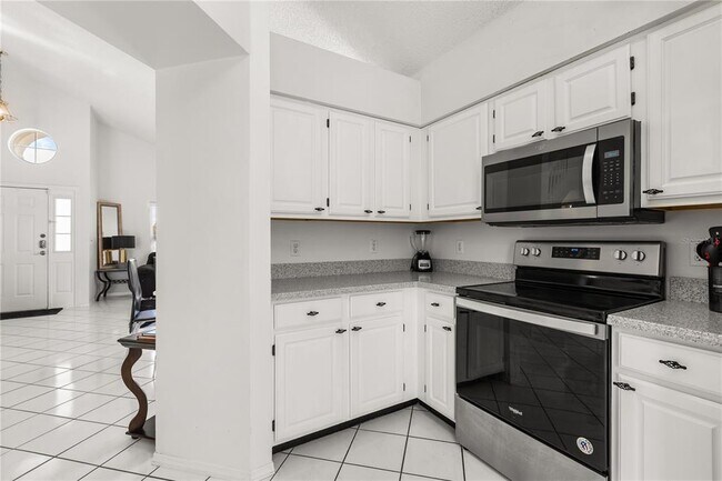 Building Photo - 2703 Chatham Cir