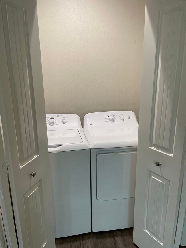 Building Photo - 485 E 6th St