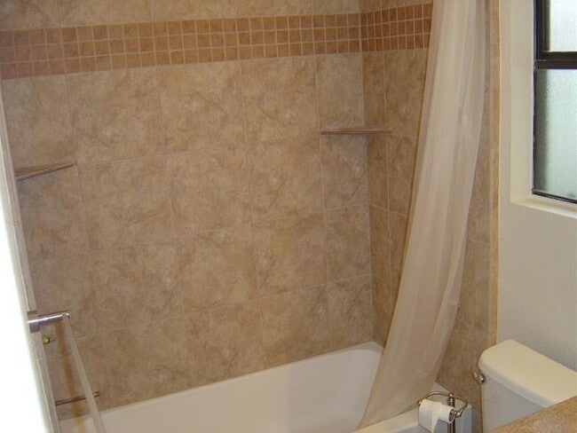 Building Photo - 1701 Horseshoe Cir