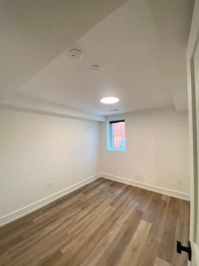 Building Photo - Modern Petworth 2-Bed/Bath with Outdoor Space and All Utilities.