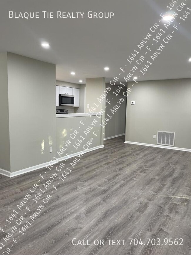 Building Photo - 1641 Arlyn Cir