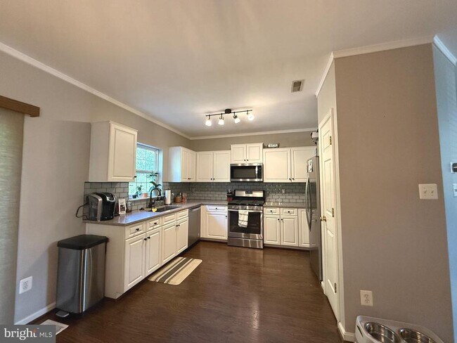 Building Photo - 8807 Howland Pl