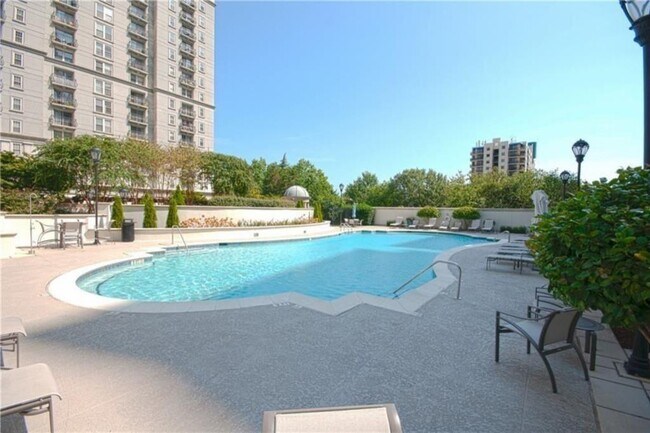 Building Photo - 195 14th St NE